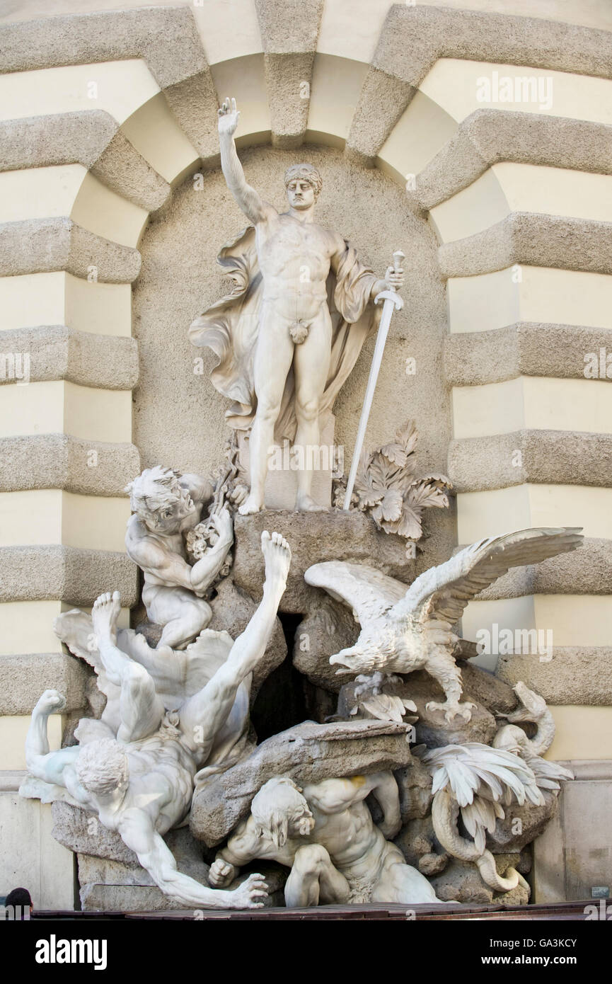 La potenza a terra, 1897, la fontana con le statue di San Michele è ala, Michaelerplatz, il Palazzo Imperiale Hofburg di Vienna, Austria Foto Stock
