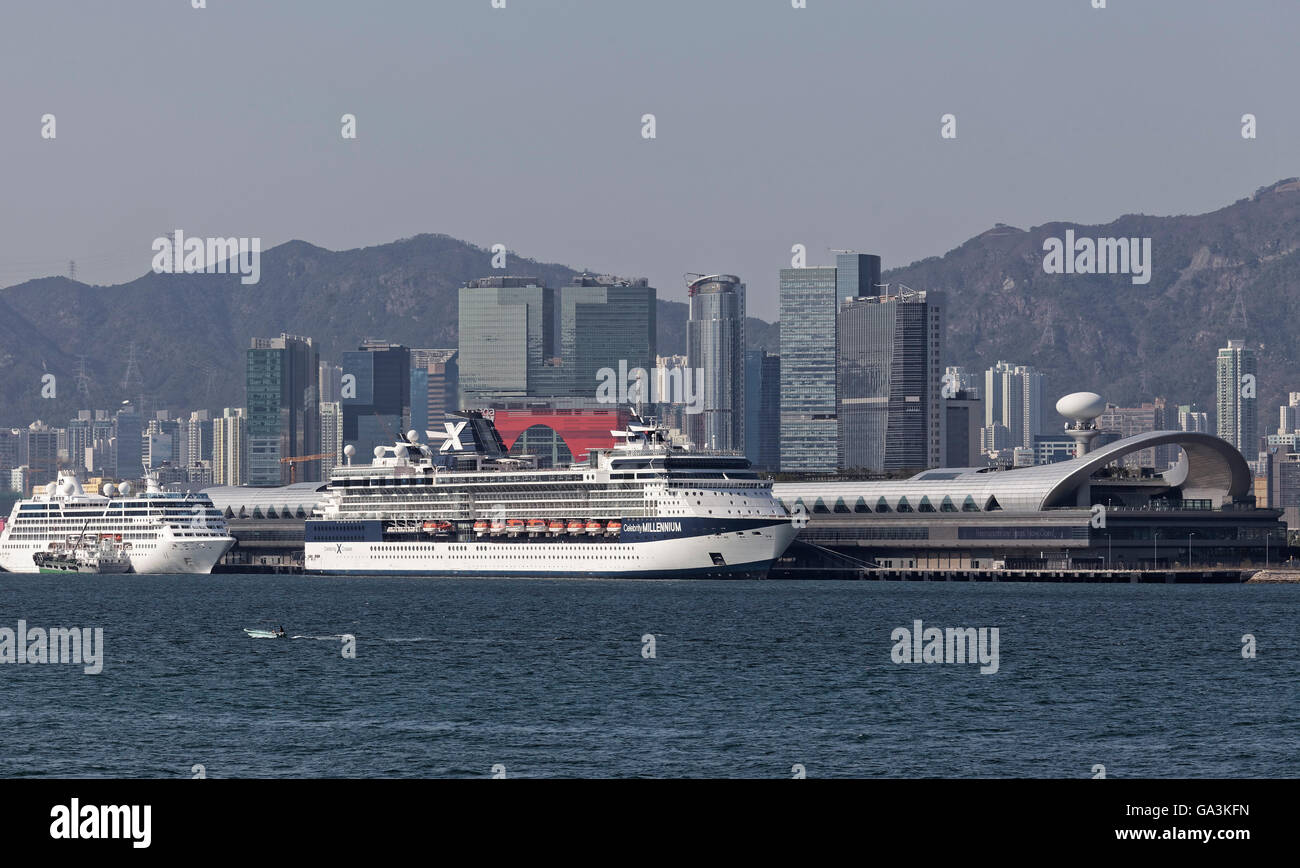 Kai Tak Cruise Terminal, navi da crociera del porto di Victoria, Kwun Tong distretto, Kowloon East, Hong Kong, Cina Foto Stock
