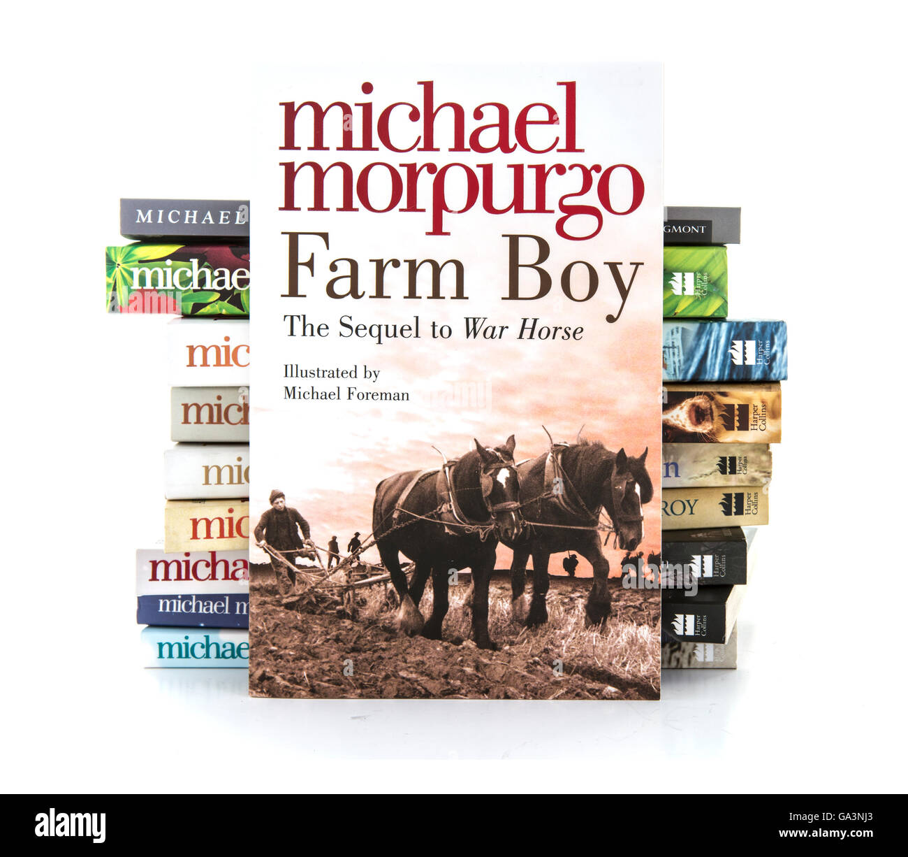 Farm Boy da Michael Morpurgo su sfondo bianco Foto Stock