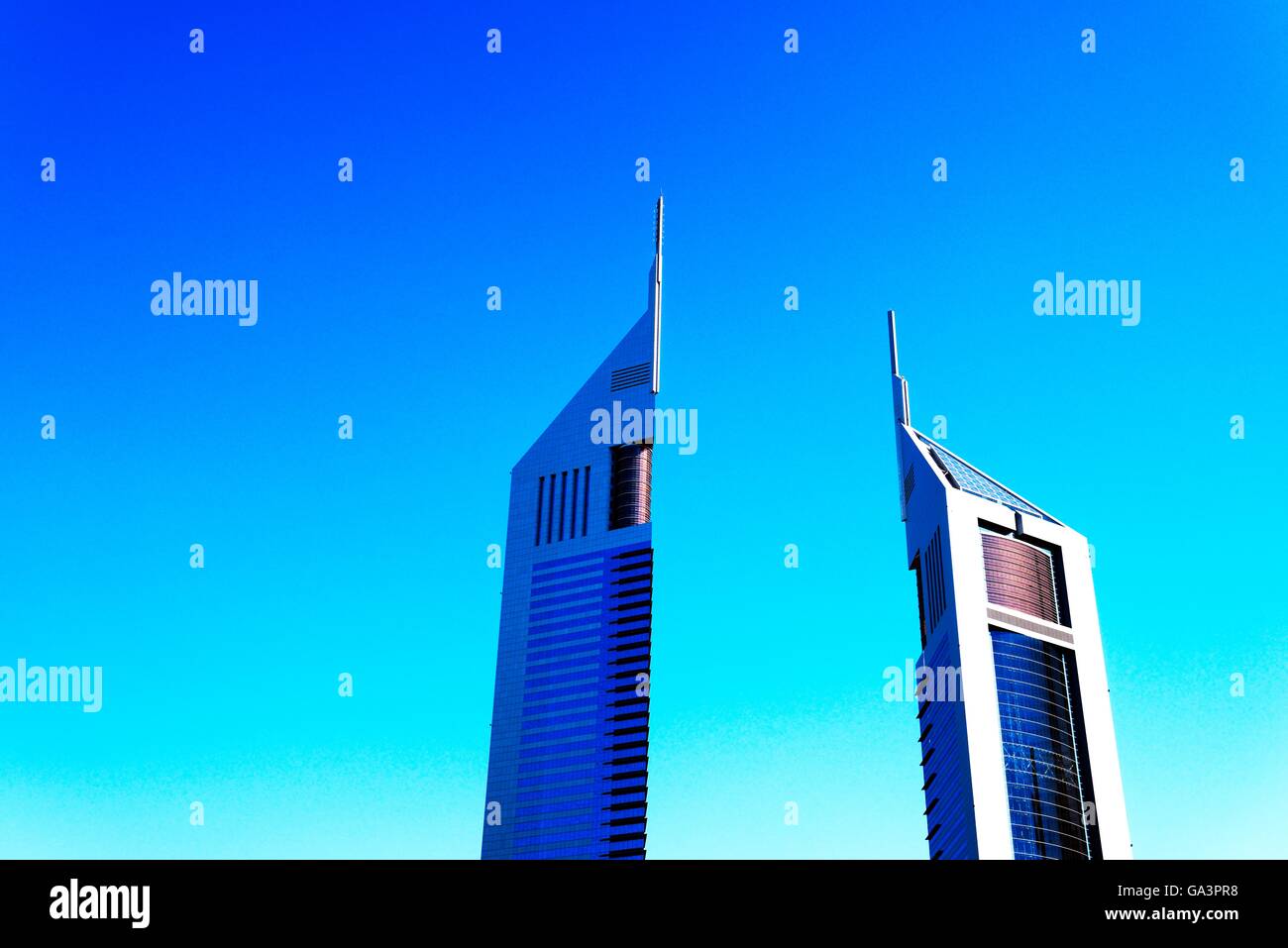 Emirates Towers complessa, dubai, Emirati arabi uniti. sinistra è ufficio Emirates Tower. destra è Jumeirah Emirates Towers Hotel Foto Stock