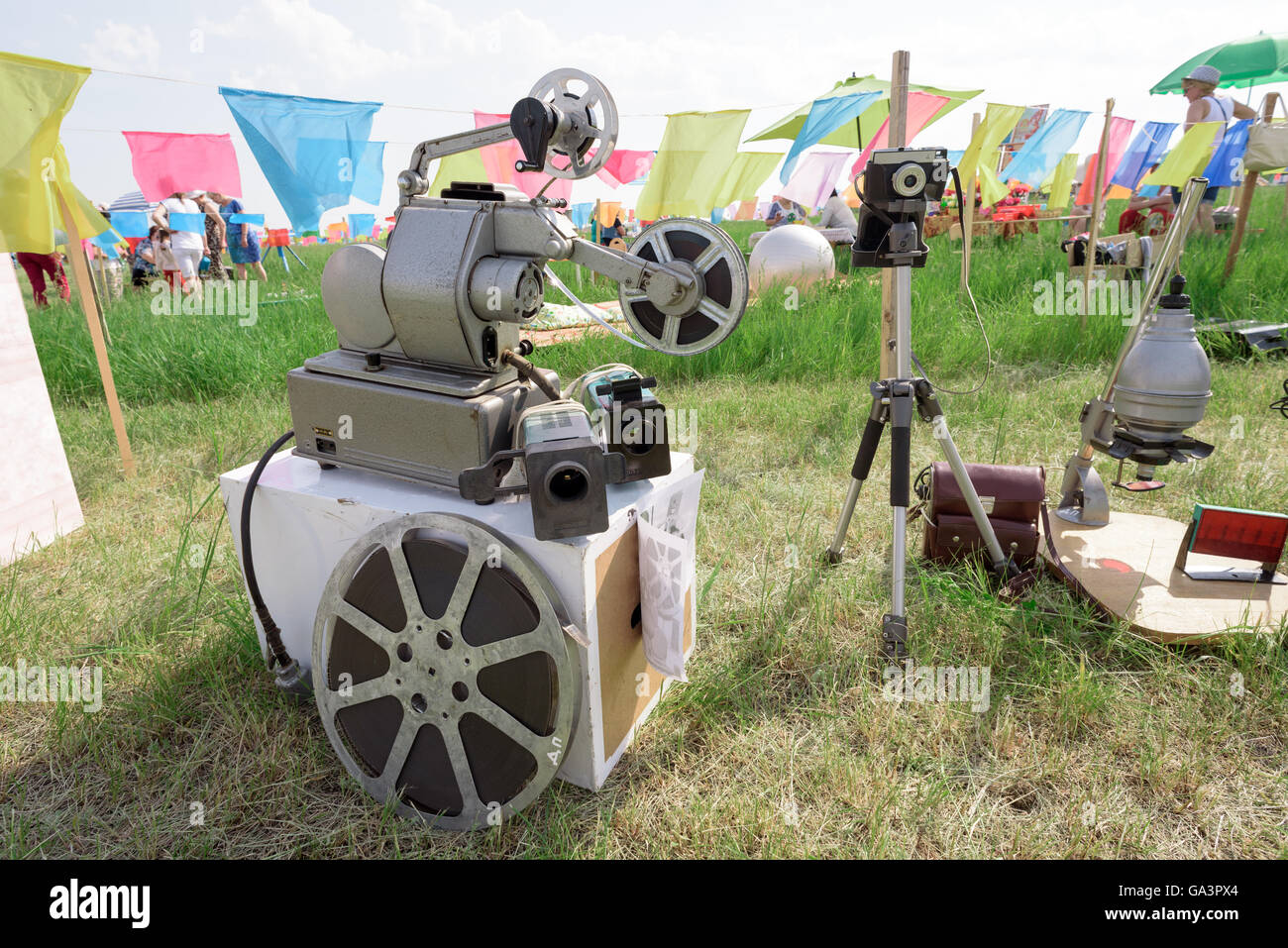 Vintage film russi rendendo e attrezzatura fotografica dell'epoca sovietica. Foto Stock