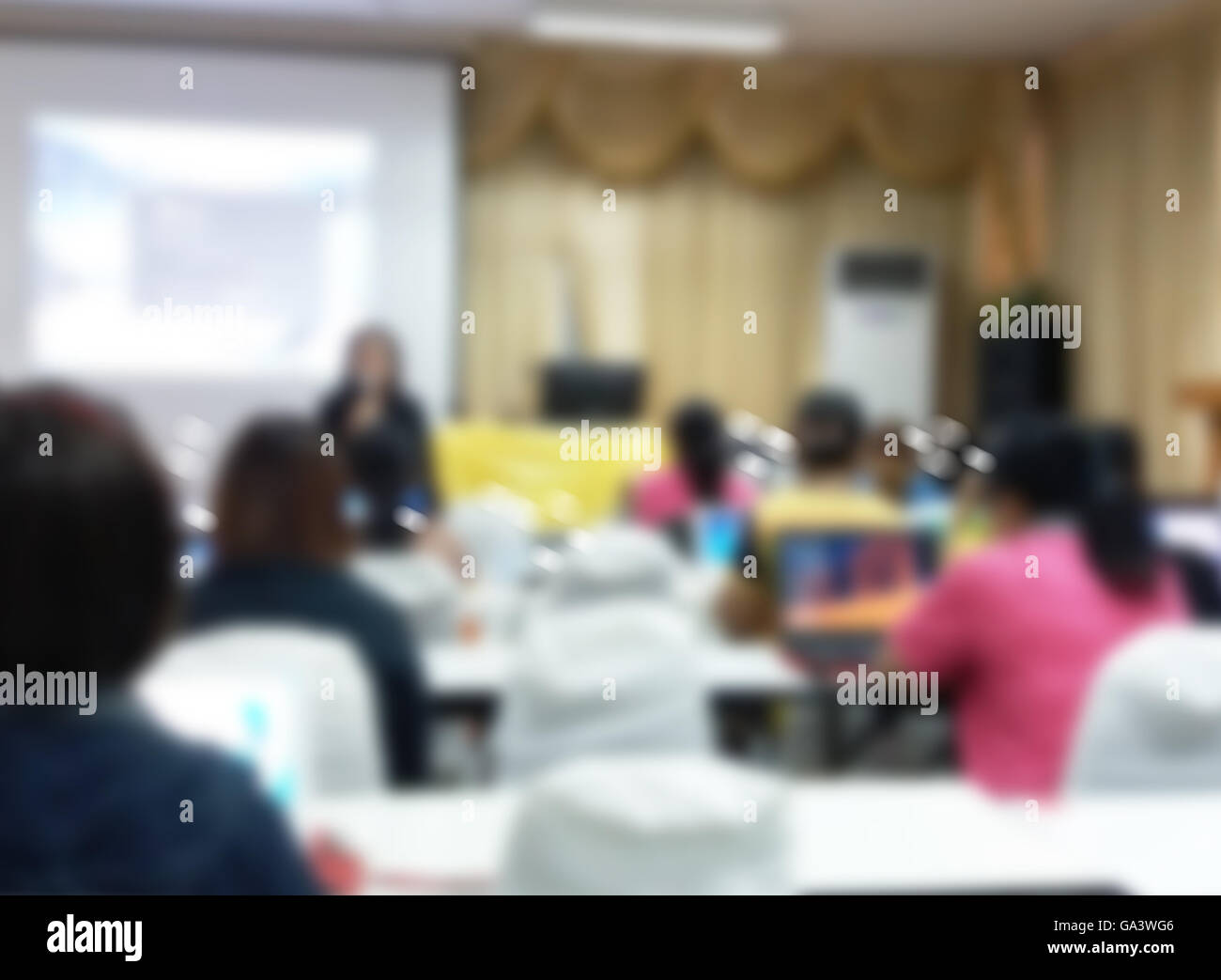Abstract sfondo sfocato computer formazione in sala computer Foto Stock