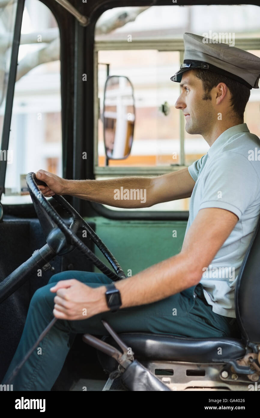 Driver del Bus della guida di un autobus Foto Stock