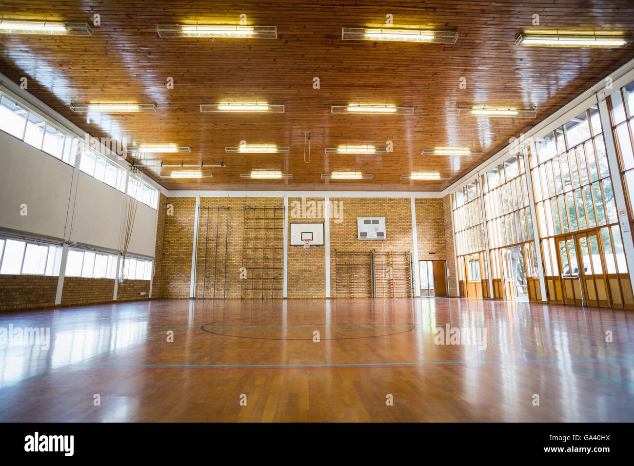 Interno della scuola palestra Foto Stock