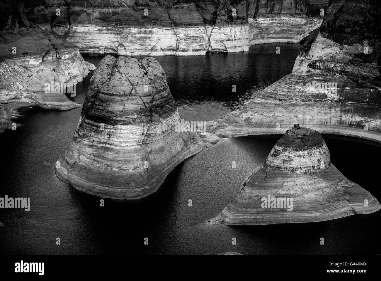 In bianco e nero di close-up da sopra la riflessione Canyon Lake Powell Utah Foto Stock