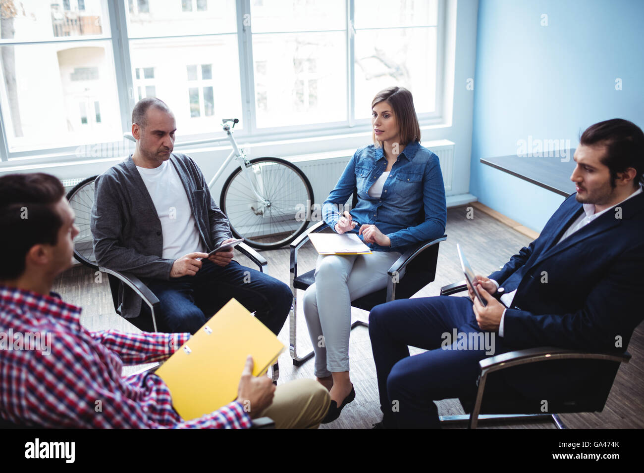 La gente di affari in sala riunioni Foto Stock