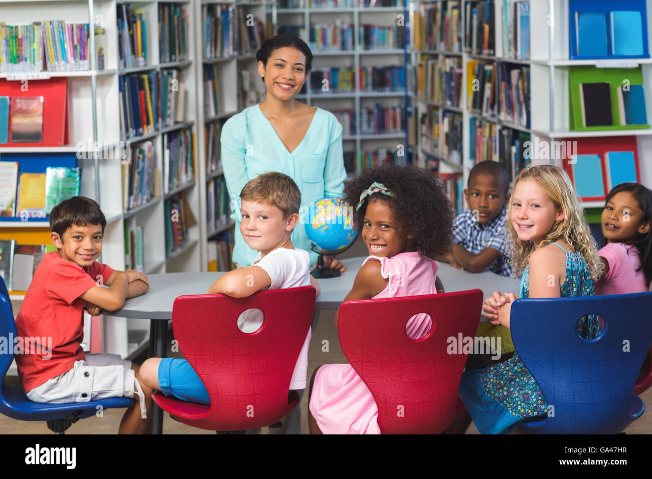 Bambini Con Insegnante Immagini E Fotografie Stock Ad Alta Risoluzione Alamy 