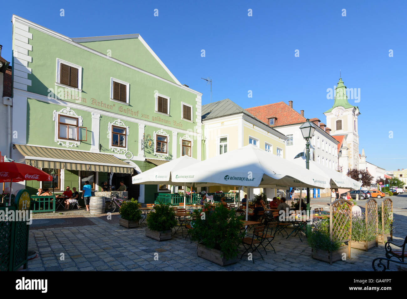 Zwettl Trinity Square con la locanda della Rosa d Oro , a destra il municipio Austria Niederösterreich, Bassa Austria Waldviertel Foto Stock