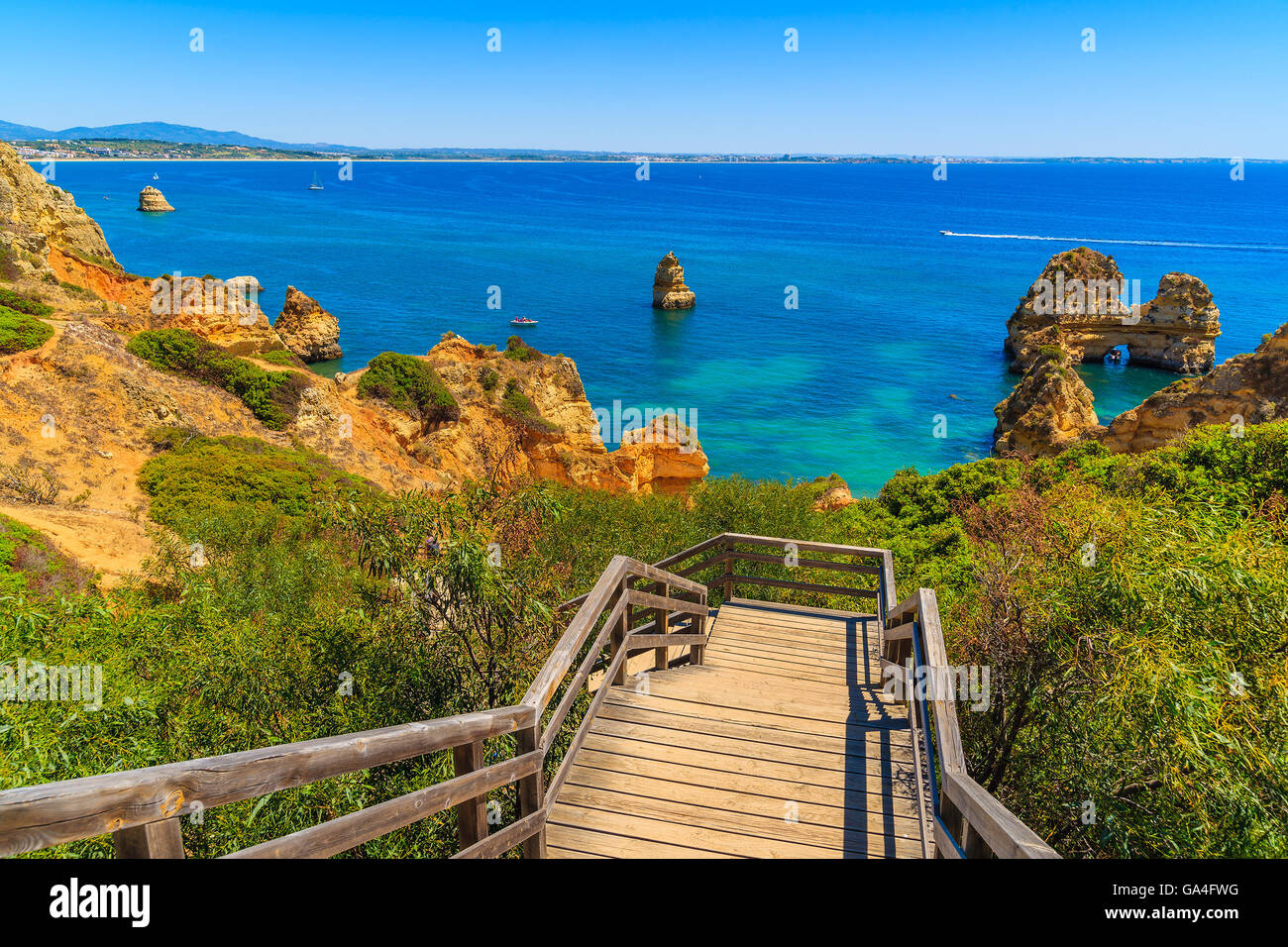 Passerella in legno a Ponta da Piedade Beach, regione di Algarve, PORTOGALLO Foto Stock