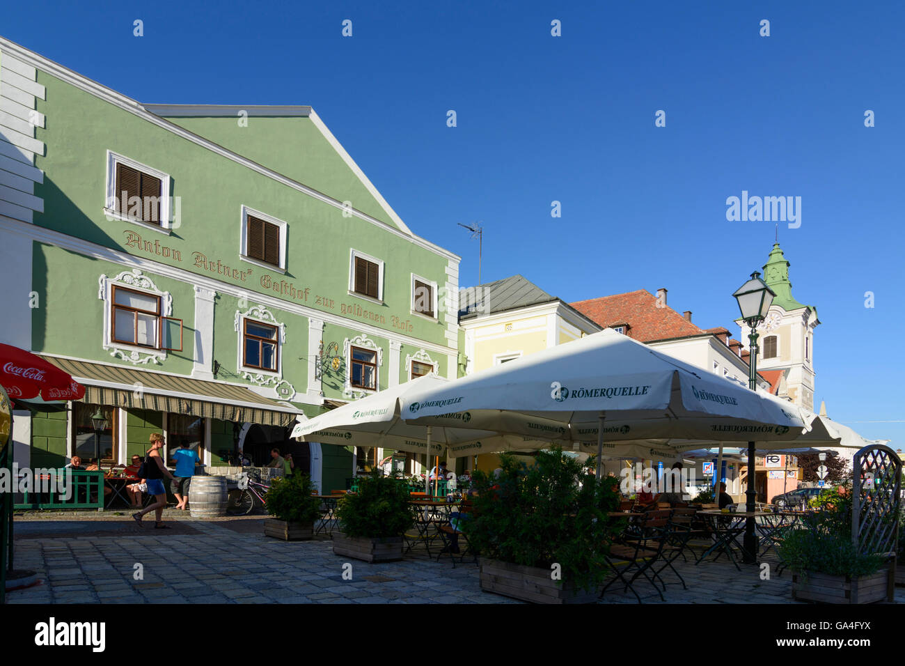 Zwettl Trinity Square con la locanda della Rosa d Oro , a destra il municipio Austria Niederösterreich, Bassa Austria Waldviertel Foto Stock