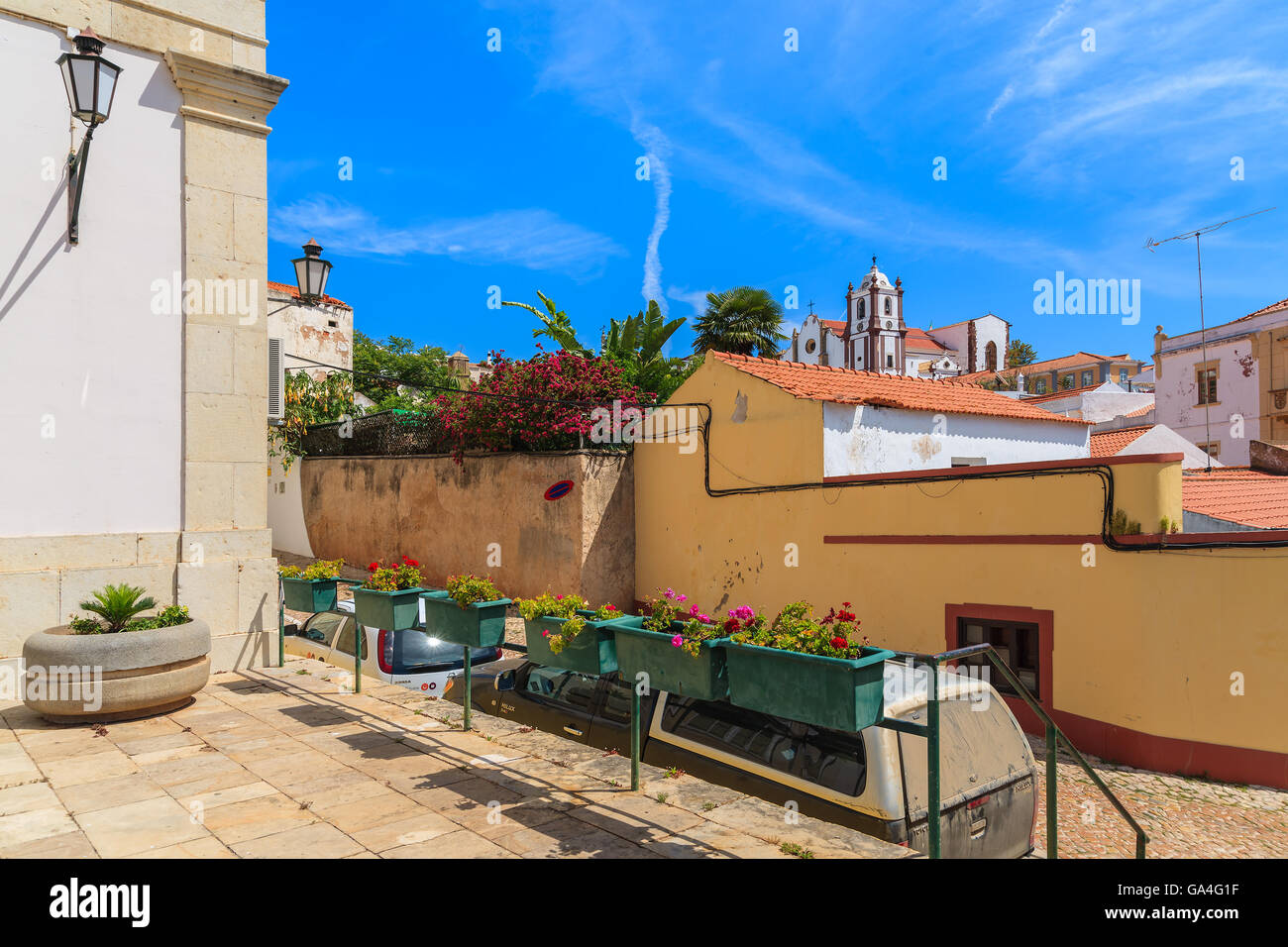 Città di Silves, Portogallo - 17 Maggio 2015: vista di colorate case nella città vecchia di Silves. Foto Stock