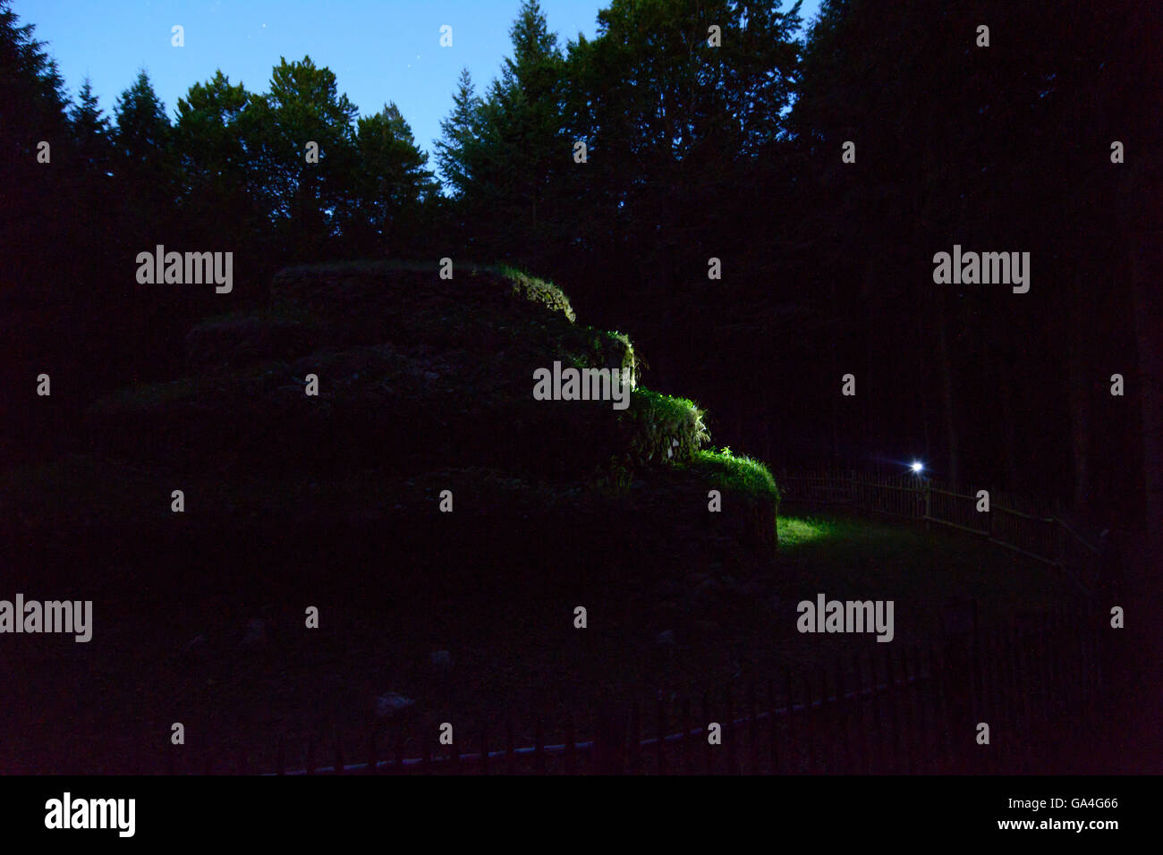 Groß Gerungs passo conicità ( Cairn ) a Neustift , parte del cosiddetto ' power arena Groß Gerungs ' con illuminazione mediante un visito Foto Stock