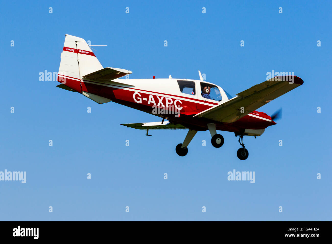 Beagle B121 Series 1 Pup G-AXPC in atterraggio a Breighton Airfield Foto Stock