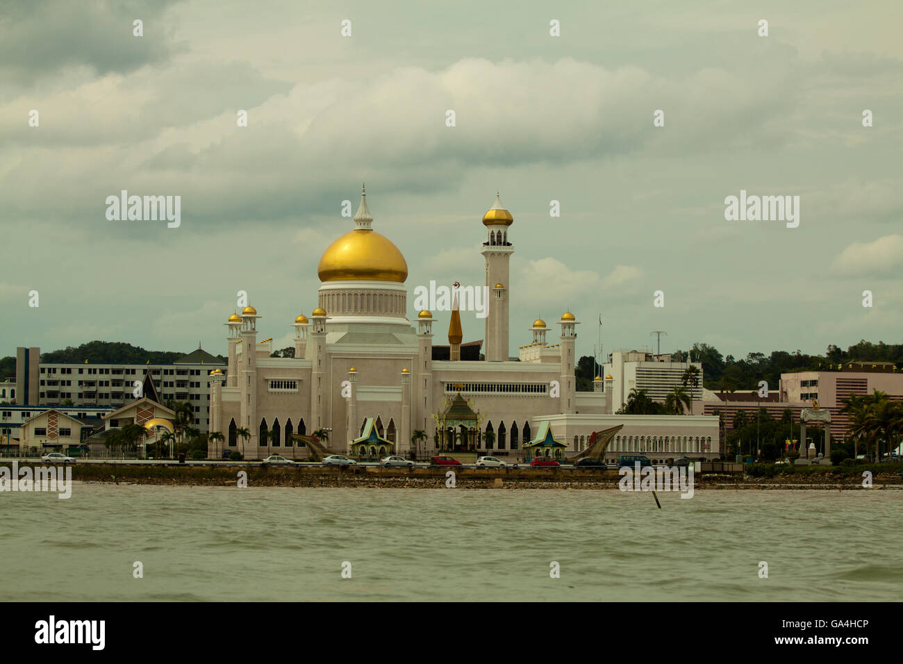 Bellissima vista del sultano Omar Ali Saifudding moschea, Bandar Seri Begawan, Brunei Foto Stock