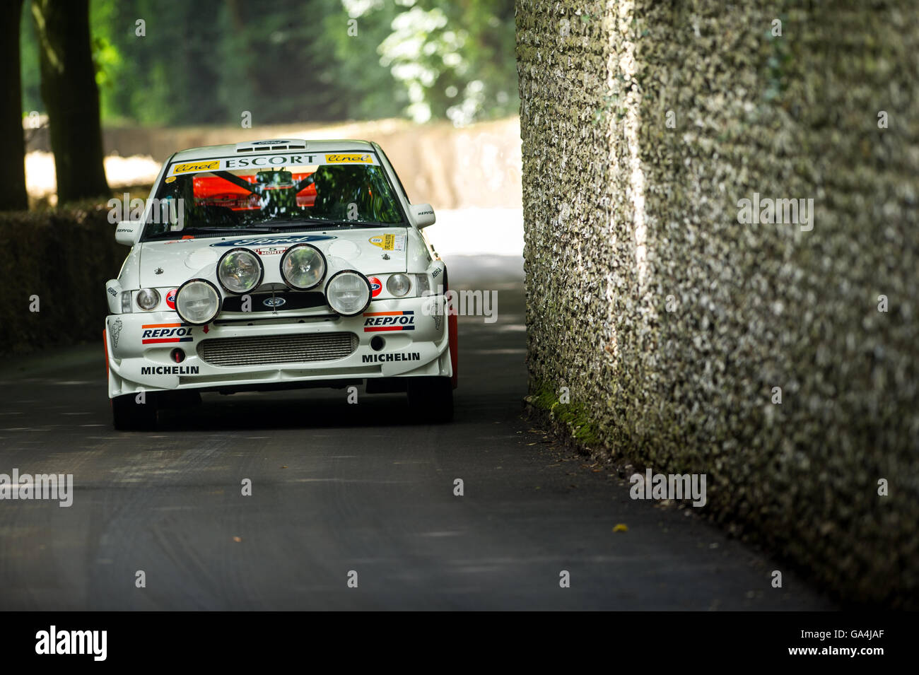 Esscort Ford rally car aziona la collina fino al Festival di Goodwood di velocità 2016 Foto Stock