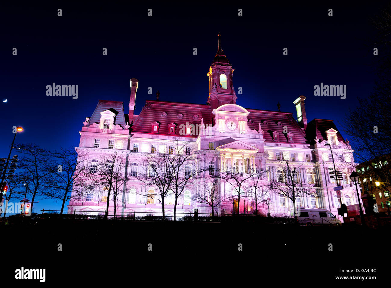 Montreal Hotel de Ville (municipio) di notte, Montreal, Quebec, Canada Foto Stock