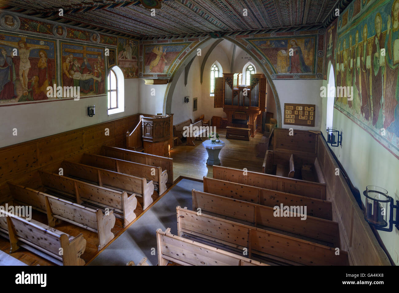 Bergün/Bravuogn chiesa riformata con affreschi tardo-gotici , et al con la passione di Gesù Cristo la Svizzera Canton Grigioni, Foto Stock