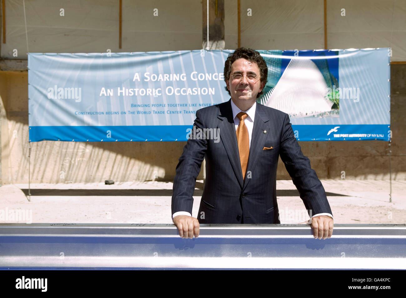 6 Settembre 2005 - New York City - Santiago Calatrava pone durante una cerimonia di premiazione che si terrà a Ground Zero. Foto Stock