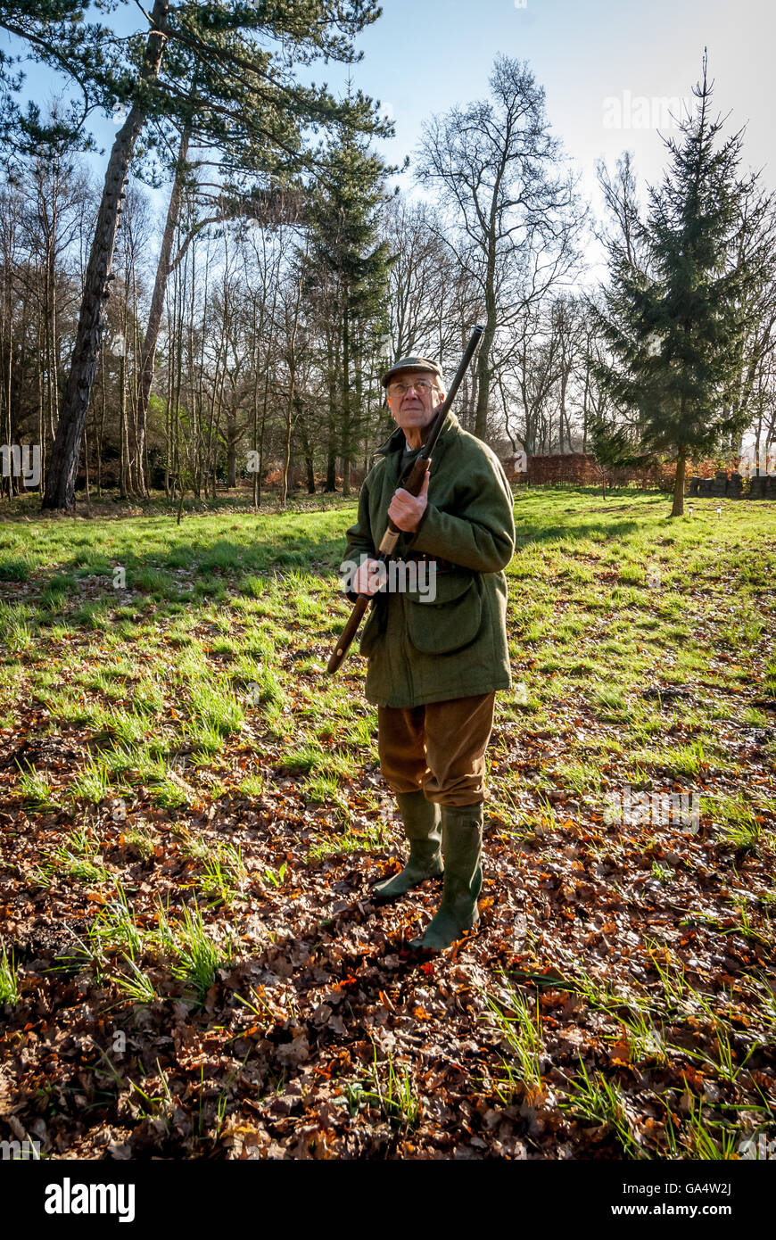 Signore Tebbit, nel giardino della sua casa di Mannings Heath, vicino a Horsham West Sussex. Foto Stock