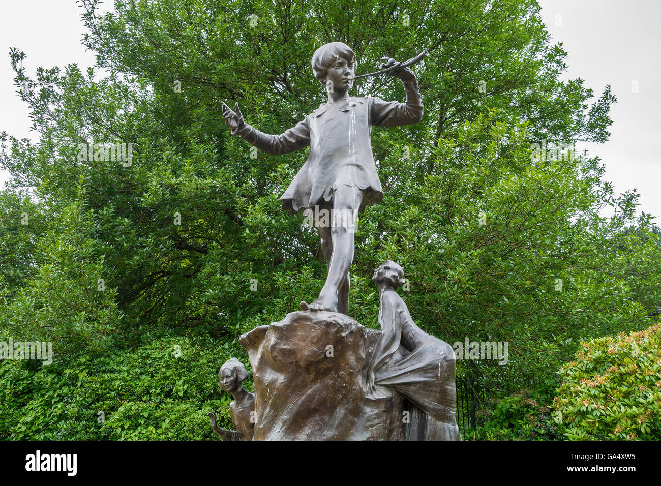 Peter Pan statua Sefton Park Liverpool England Regno Unito Foto Stock