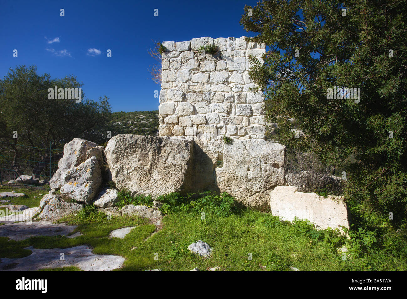 Noto Antica e Porta dei Saccari, città vecchia porta in difensiva stonewall medievale Foto Stock