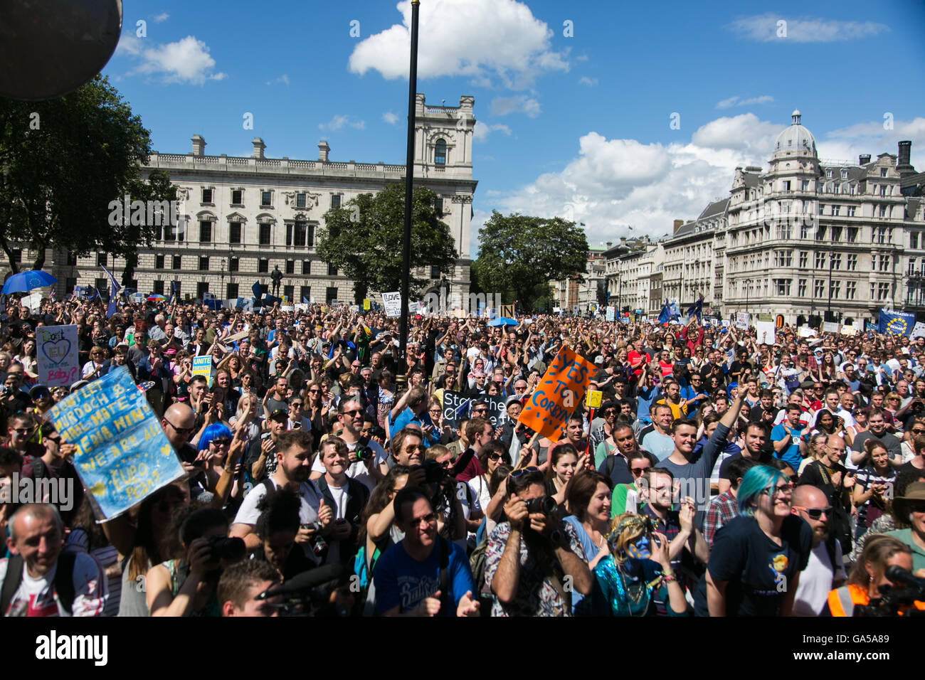 Londra, Regno Unito. 2 Luglio, 2016. Anti-Brexit marzo e nel rally di Londra, Regno Unito il 2 luglio 2016. Credito: Kristian Buus/Alamy Live News Foto Stock