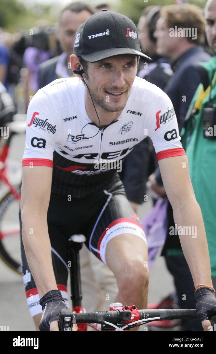 Mont st. Michel, Francia luglio 2, 2016 Frank Schleck all'inizio di questa mattina a Mont Saint Michel Credito: Laurent Lairys / Agenzia Locevaphotos / Alamy Live News Foto Stock