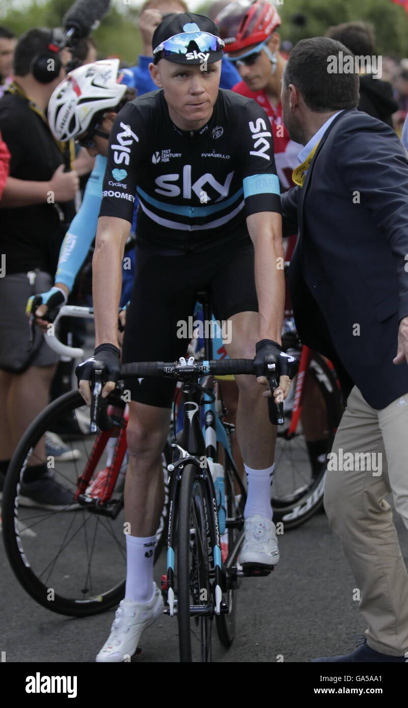 Mont st. Michel, Francia luglio 2, 2016 Chrisopher Froome all'inizio di questa mattina a Mont Saint Michel Credito: Laurent Lairys / Agenzia Locevaphotos / Alamy Live News Foto Stock