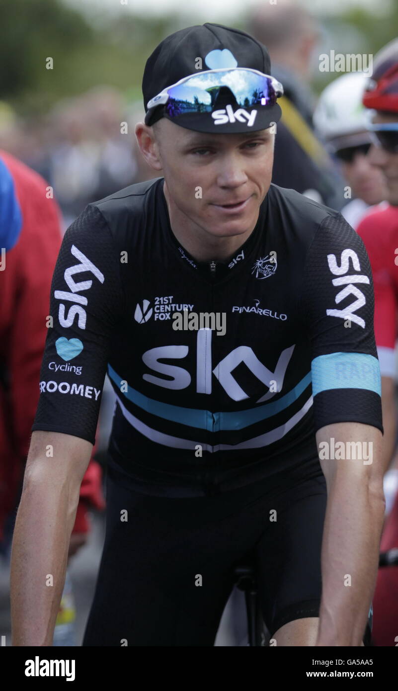 Mont st. Michel, Francia luglio 2, 2016 Chrisopher Froome all'inizio di questa mattina a Mont Saint Michel Credito: Laurent Lairys / Agenzia Locevaphotos / Alamy Live News Foto Stock