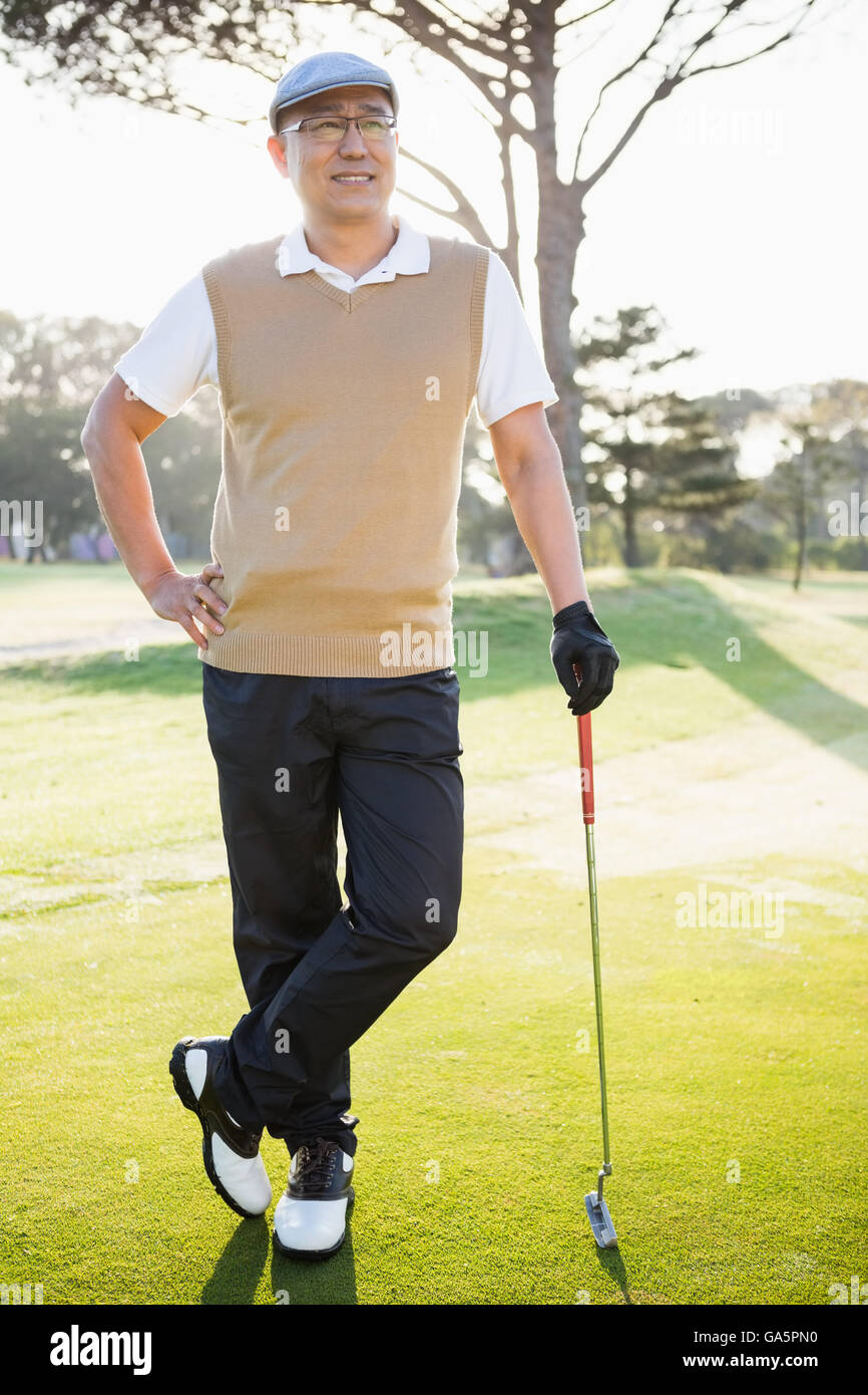 Ritratto del giocatore di golf in posa con la sua golf club Foto Stock