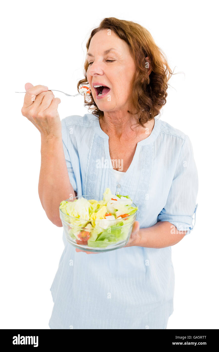 Donna matura con insalata di verdure Foto Stock