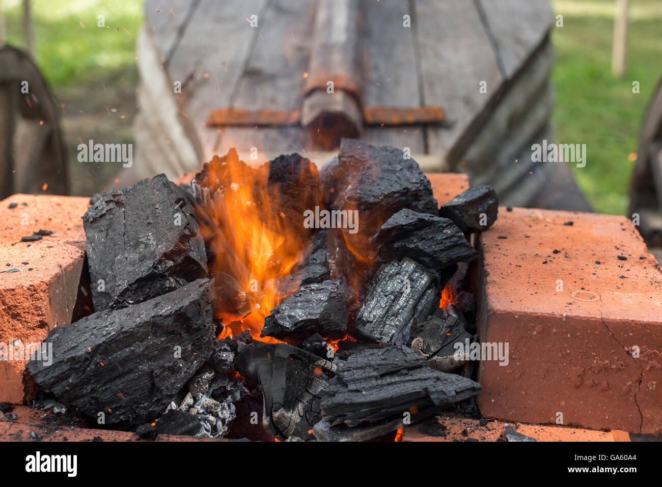 La brace per riscaldare il ferro da stiro Foto stock - Alamy