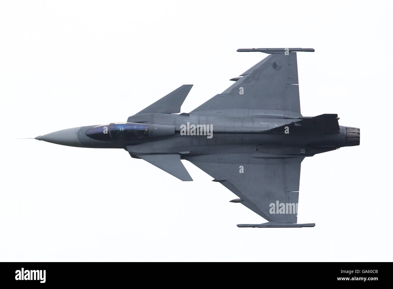 LEEUWARDEN, Paesi Bassi - 10 giugno: Moderna Tactical Fighter jet JAS-39 Gripen effettua in olandese su Airshow Giugno 10, 2016 a Foto Stock