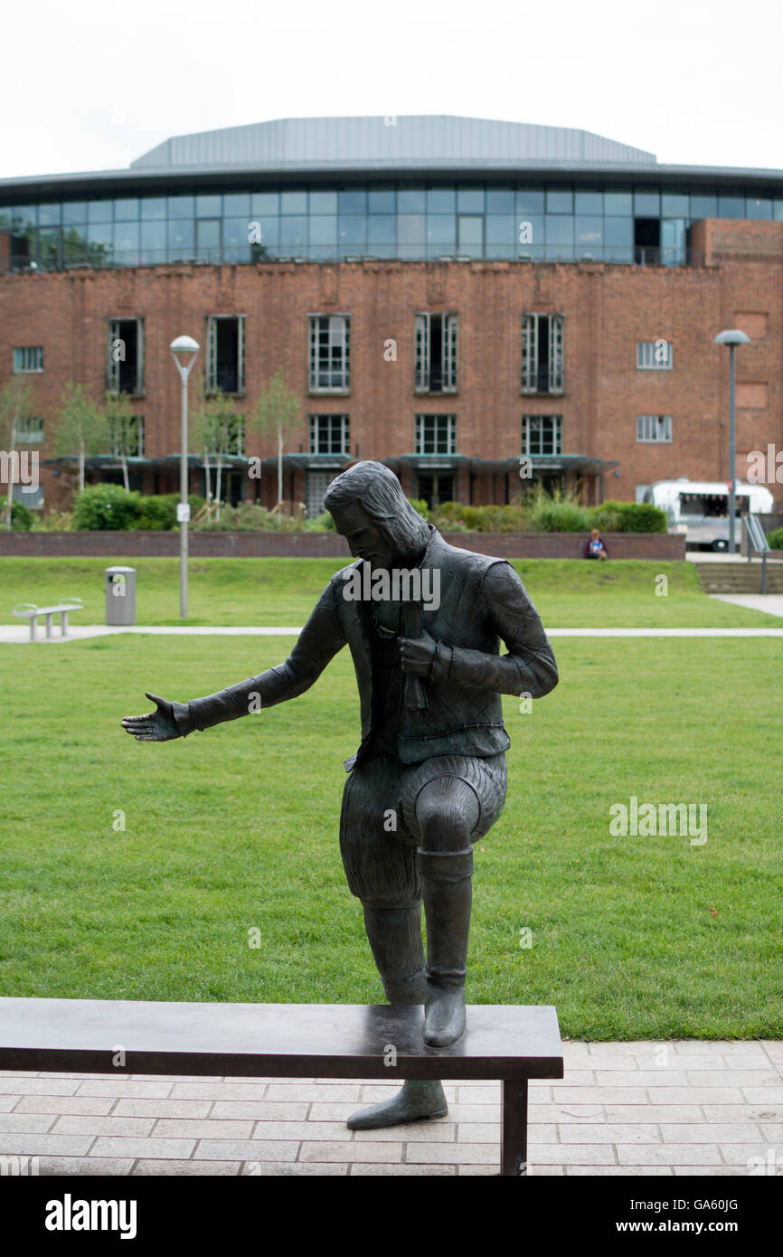 "Giovani" scultura da Lawrence Holofcener, Bancroft giardini, Stratford-upon-Avon, Regno Unito Foto Stock