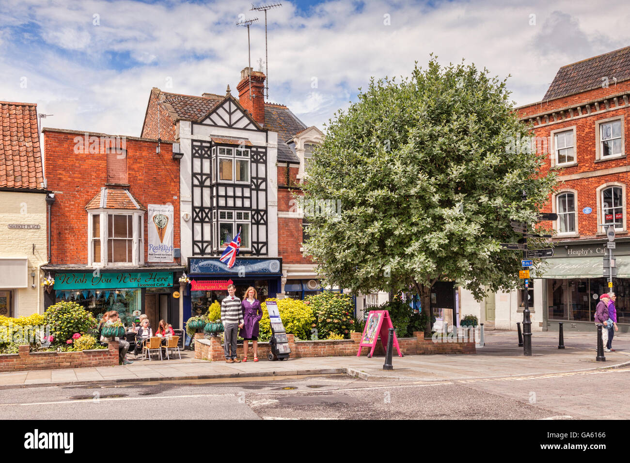 I Testimoni di Geova in luogo di mercato, Glastonbury, Somerset, Inghilterra, Regno Unito Foto Stock