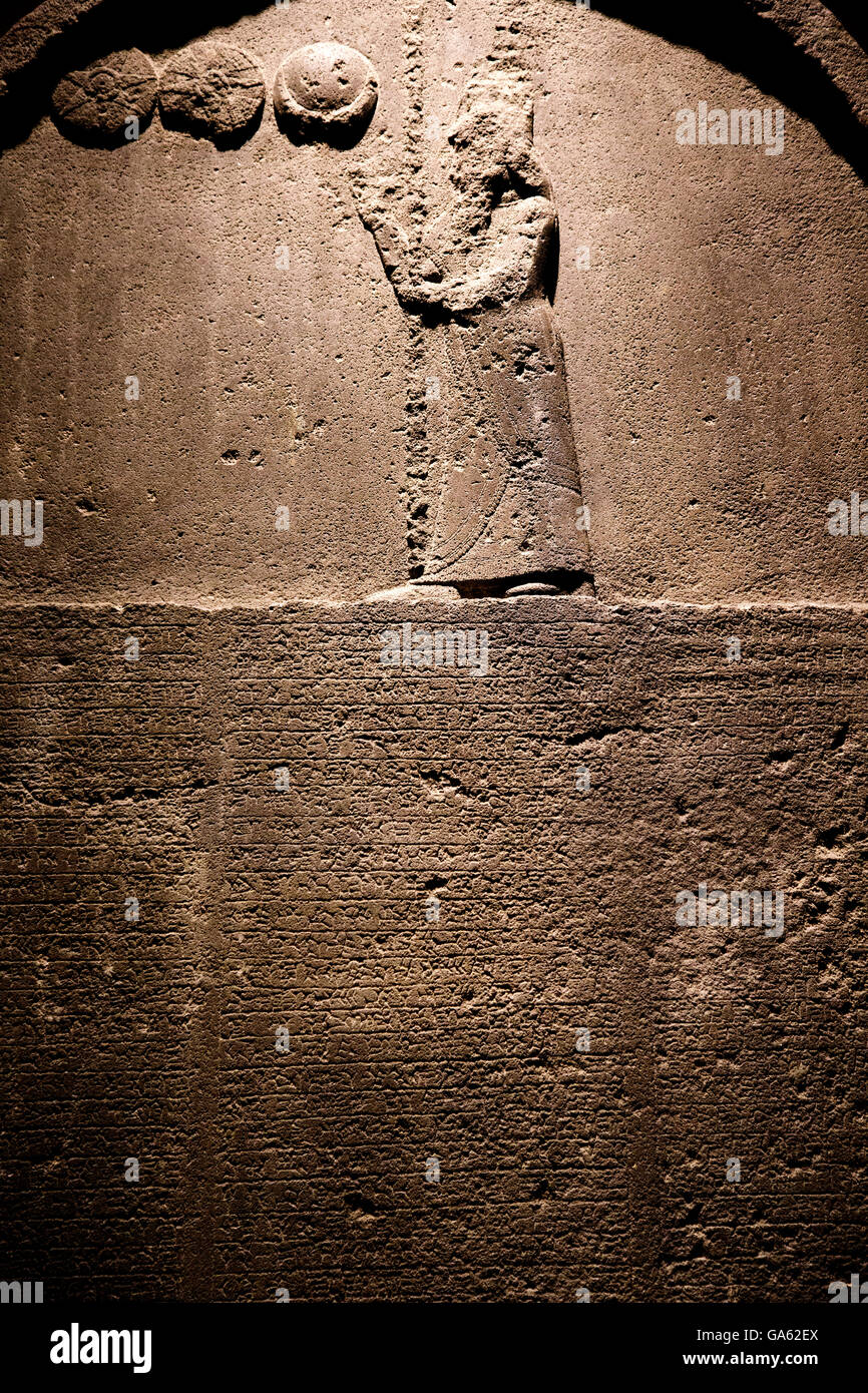 Nobili particolare rilievo sulla lapide di facciata del regno di Urartu - Sanliurfa museo al Kurdistan Foto Stock