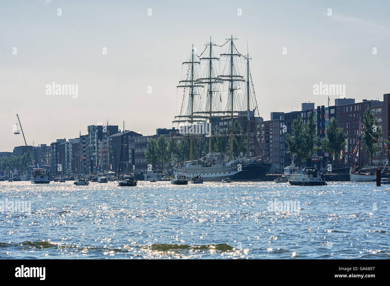 Amsterdam, Paesi Bassi - 20 agosto: SAIL Amsterdam 2015 è un immenso flottiglia di Tall Ships, patrimonio marittimo, le navi e Foto Stock