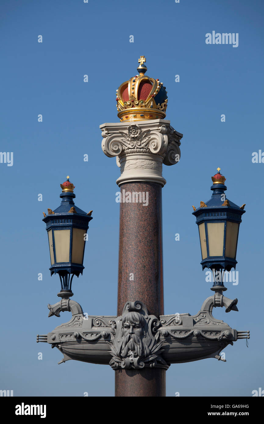 Lampione con corona, Bleuw Brug ponte, Amsterdam, Paesi Bassi, Europa Foto Stock