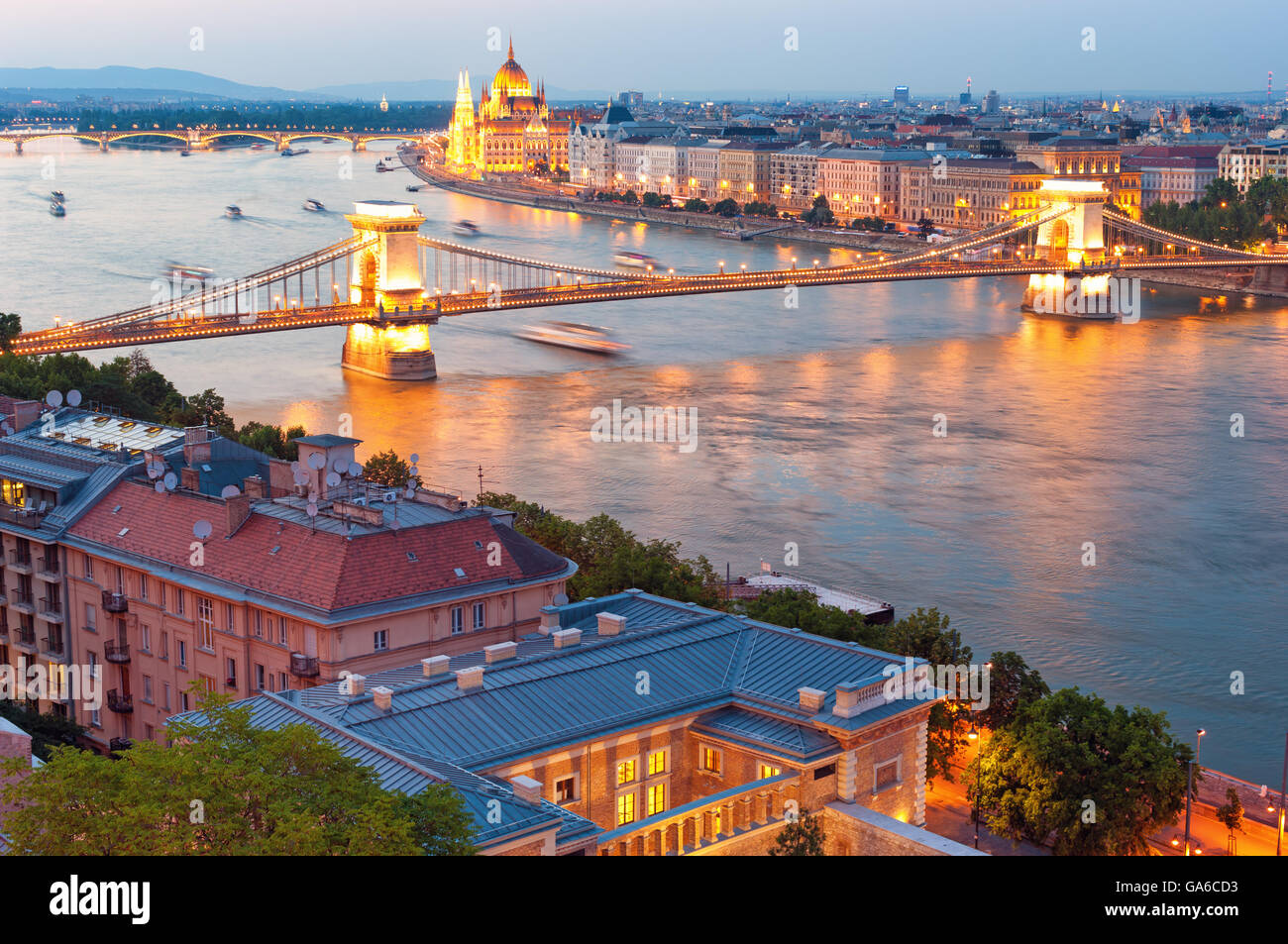 Paesaggio urbano di notte a Budapest, Ungheria. Foto Stock