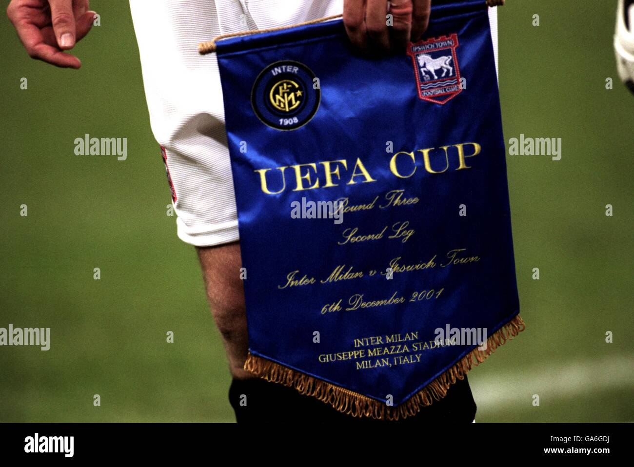 Calcio - Coppa UEFA - terzo turno - seconda tappa - Inter Milan v Ipswich  Town. Un pennant speciale fatto per il gioco di stasera Foto stock - Alamy