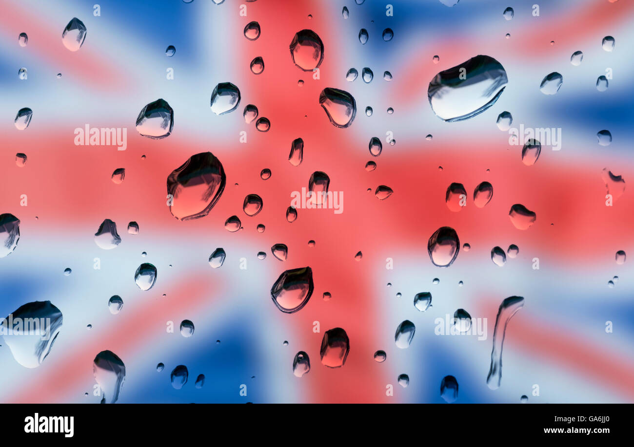 Wet clima britannico concetto che mostra la pioggia e una bandiera dell'Union Jack. Le gocce di pioggia o gocce di pioggia contro il Regno Unito bandiera nazionale. Foto Stock