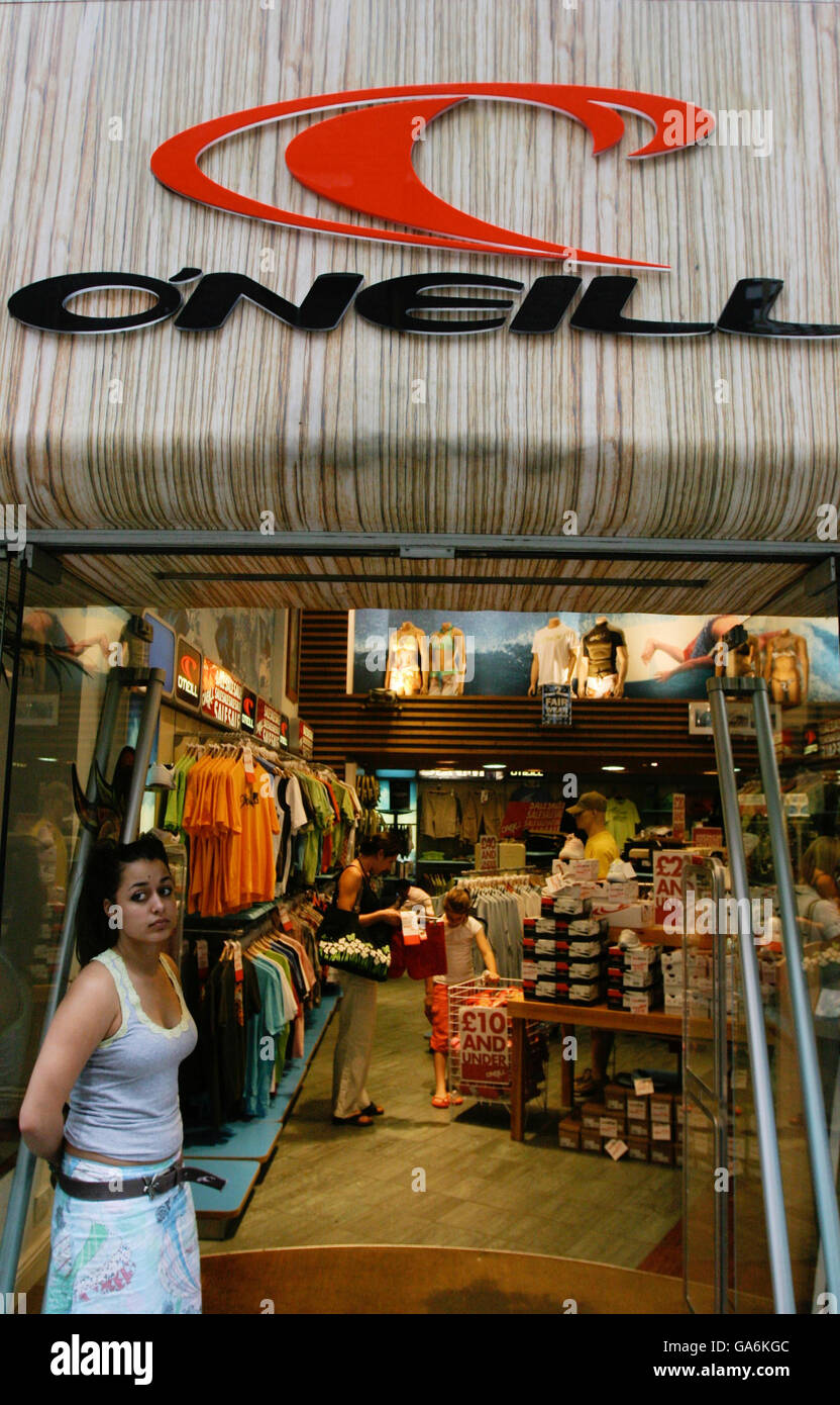 Vista generale di un outlet o'Neill a Covent Garden, nel centro di Londra. Foto Stock