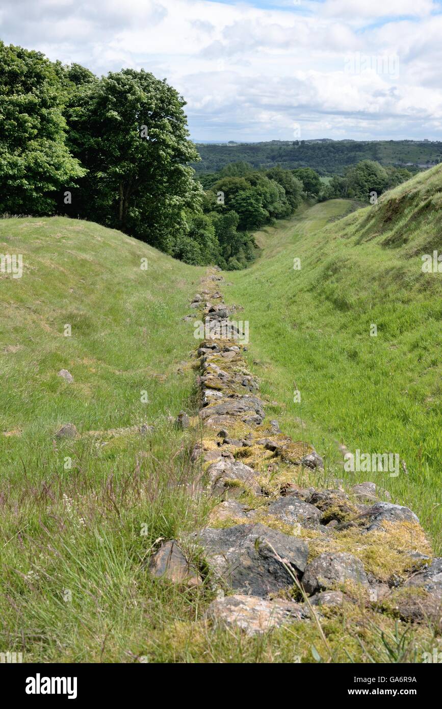 Resti romani del Antonine Wall come incisioni su Barr Hill nel North Lanarkshire, Scotland, Regno Unito Foto Stock