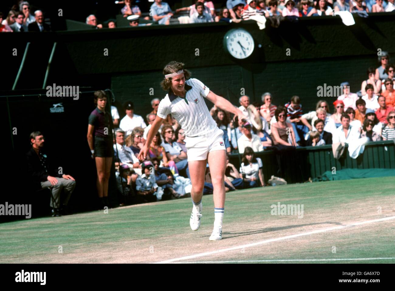 Tennis - Wimbledon - Mens Singles Semi-Final - John McEnroe v jimmy Connors Foto Stock