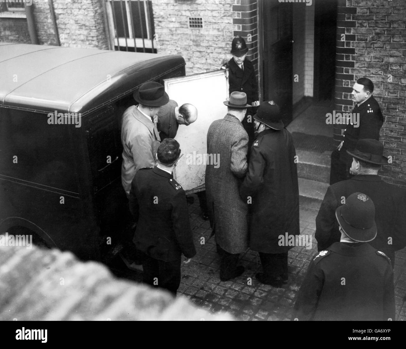 John Reginald Halliday Christie Ieri Accusato Dell Assassinio Di Sua Moglie Ethel Christie E Stato Portato Questa Mattina Davanti Al Magistrato Stipendio Di West London L Assassinio Che Si Dice Abbia Avuto Luogo Il John Reginald Halliday Christie Ieri Accusato Dell Assassinio Di Sua Moglie Ethel Christie E Stato Portato Questa Mattina Davanti Al Magistrato Stipendio Di West London L Assassinio Che Si Dice Abbia Avuto Luogo Il