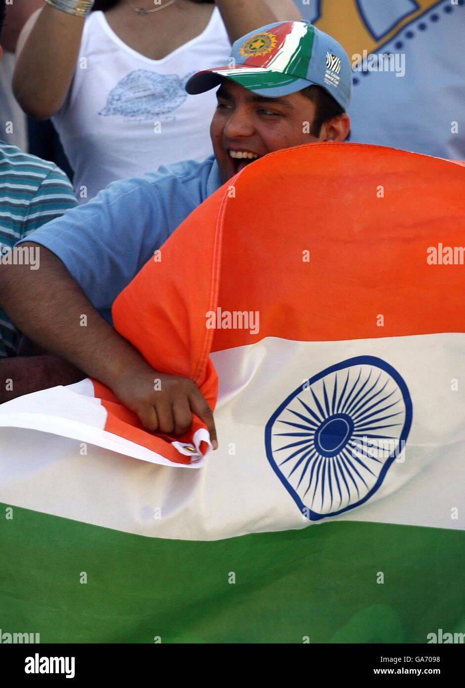 Cricket - Npower secondo Test - Inghilterra / India - Day Five - Trent Bridge. Un fan indiano festeggia la vittoria sull'Inghilterra durante la quinta giornata della seconda prova di potenza a Trent Bridge, Nottingham. Foto Stock