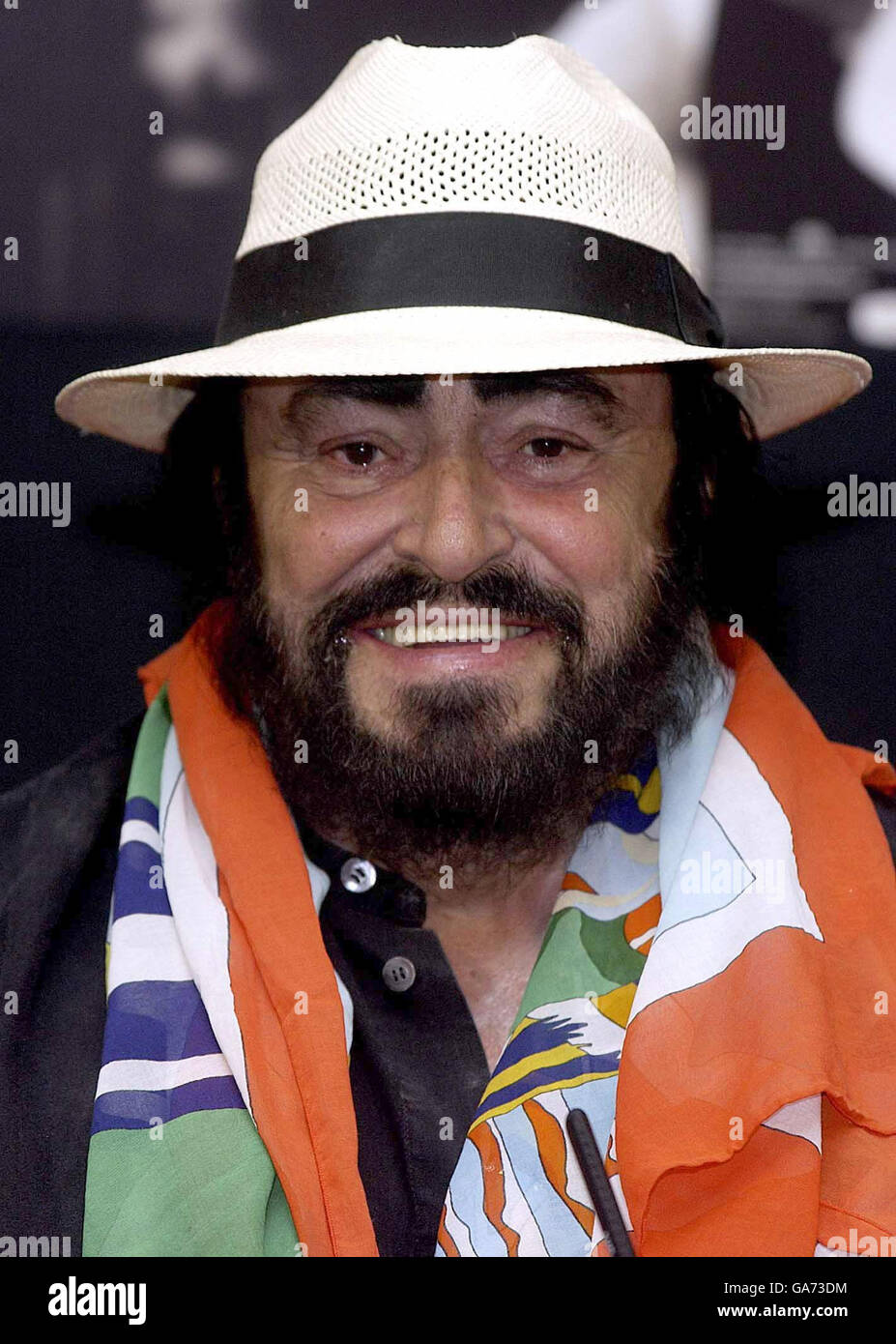 Immagine del file, datata 06-10-2003. La stella lirica Luciano Pavarotti, che è stata ricoverata in ospedale per osservazione nella sua città natale di Modena nel nord Italia. Foto Stock