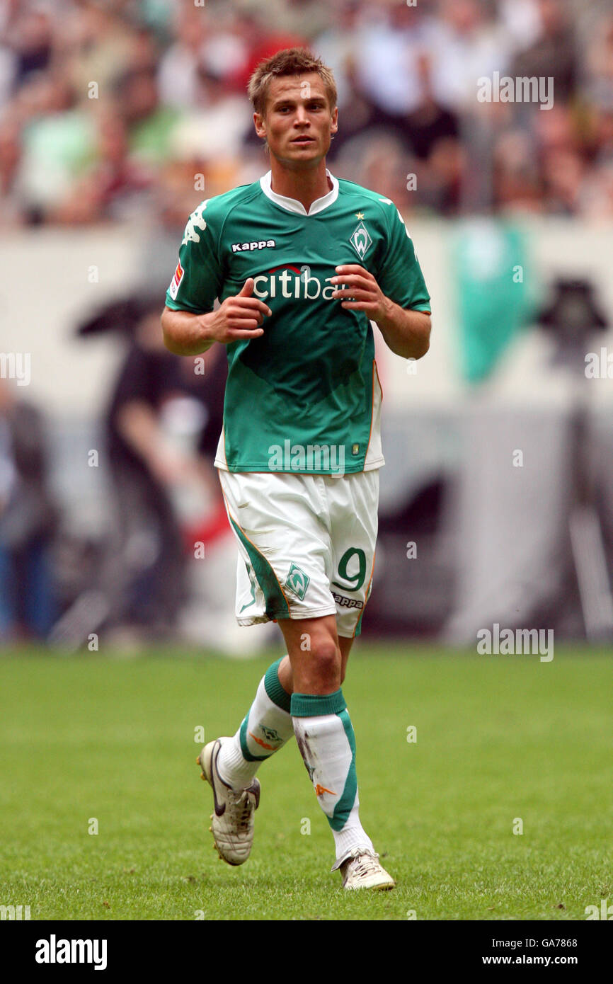 Calcio - Premiere League Cup - Quarter Final - Werder Bremen / Bayern Monaco di Baviera - LTU Arena. Markus Rosenberg di Werder Bremen Foto Stock