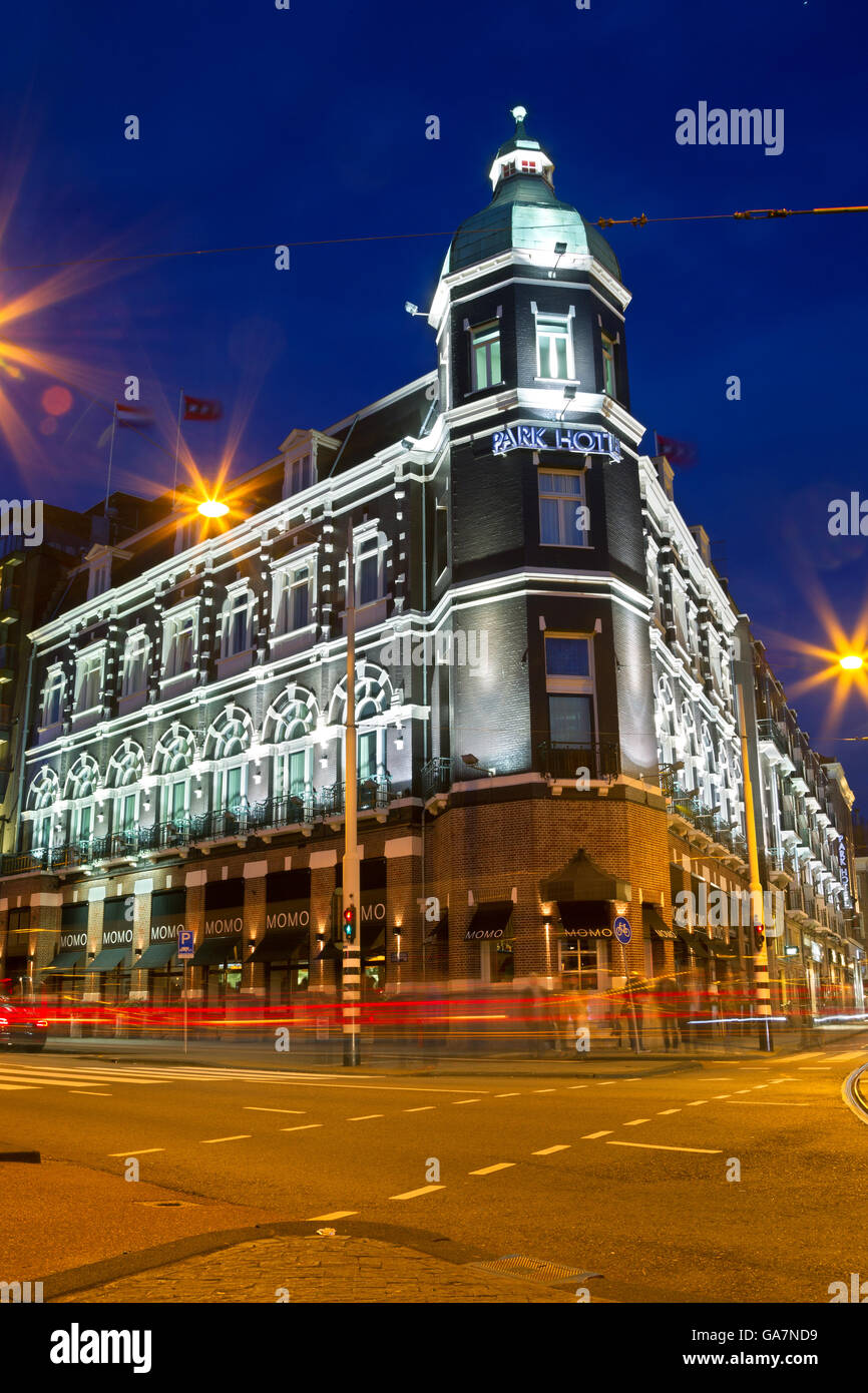 Night Shot del Park Hotel nel centro di Amsterdam, Paesi Bassi nella primavera. Foto Stock