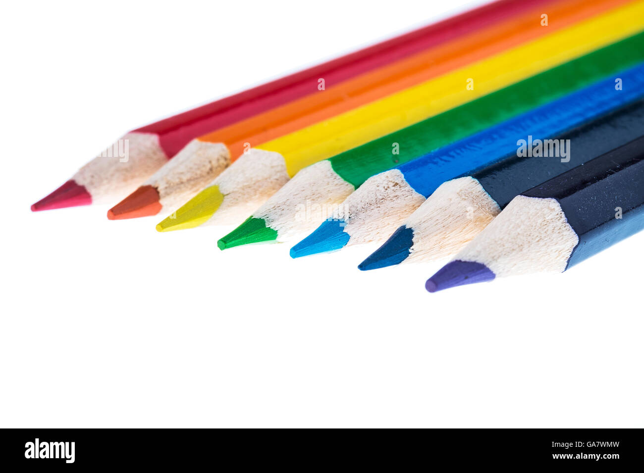 Close up multi matite colorate su sfondo bianco Foto Stock